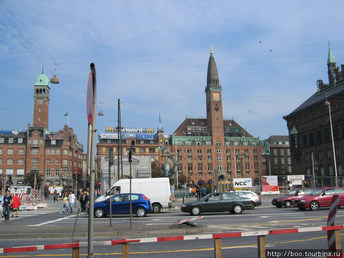 Ратушная площадь. Мне чем-то напомнила Лубянскую перед Политехническим музеем. Копенгаген, Дания