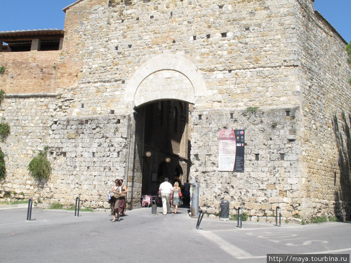 южные ворота Порта Сан Джованни Сан-Джиминьяно, Италия