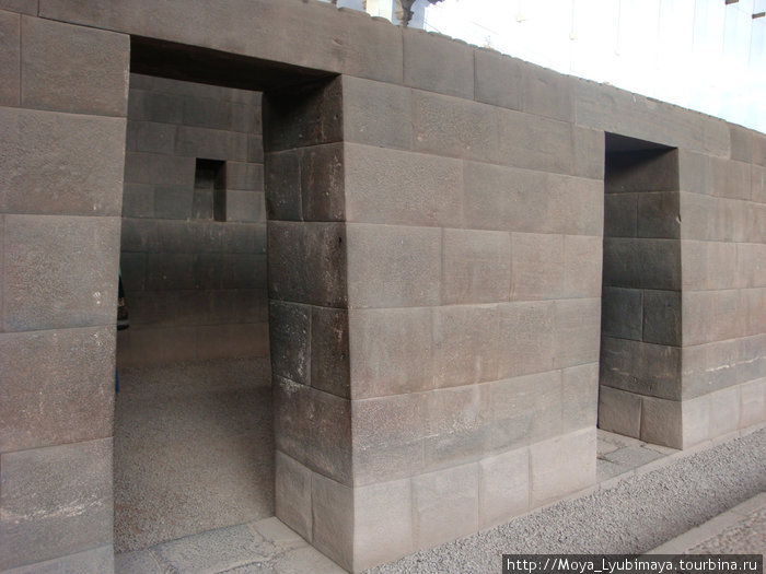 Внутренние стены Храма Солнца, сохраненные в Соборе Санто-Доминго Куско, Перу