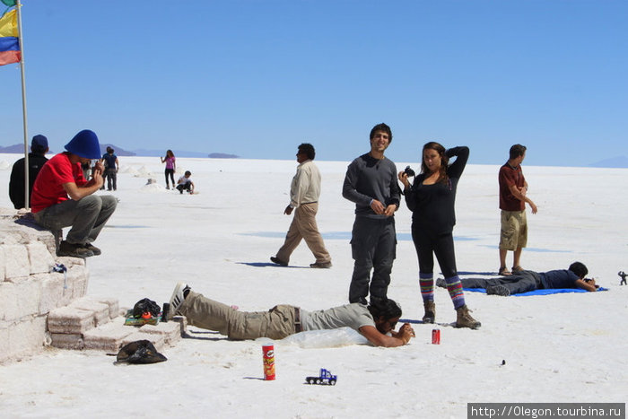 Поваляться на соли- интересное занятие, это можно только здесь... Уюни, Боливия