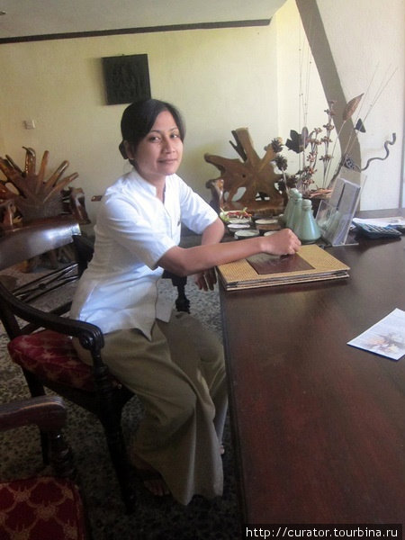 массажистка Юнни Нуса-Дуа, Индонезия