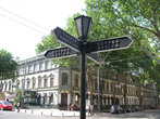 Характерные только для Одессы таблички с названиями улиц.