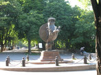 Памятник Апельсину. Одессу по преданию спасла взятка в виде апельсин