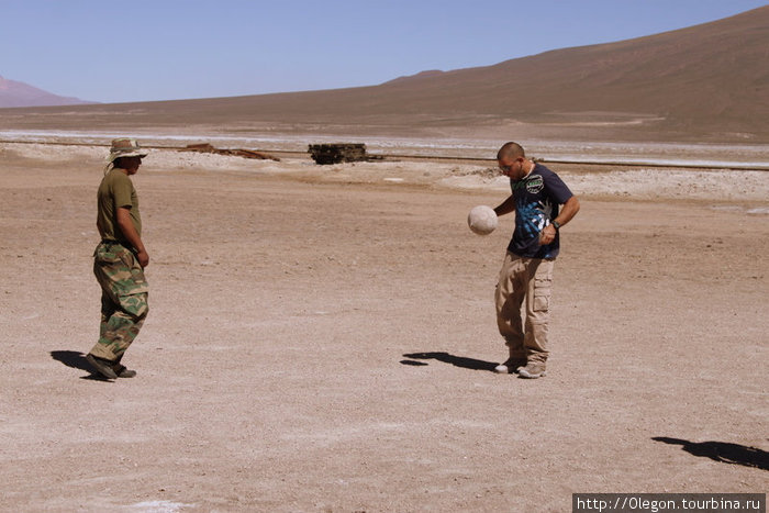 Всех парней пригласили поиграть в футбол Департамент Потоси, Боливия