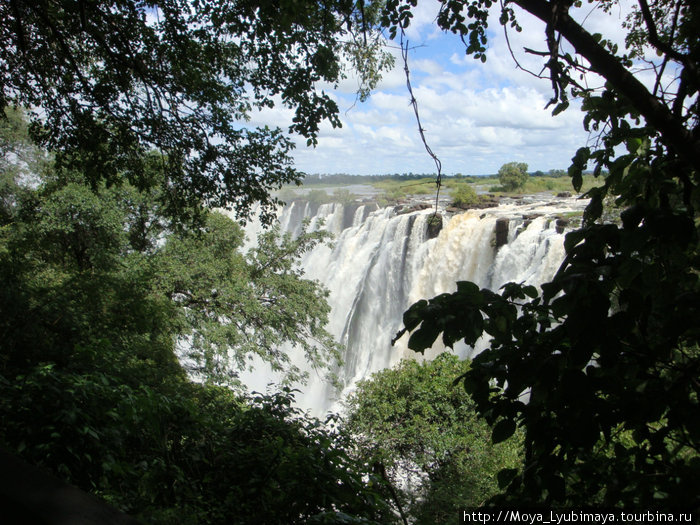 Водопад Виктория, река Замбези Ливингстон, Замбия