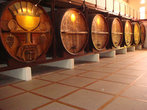 Экскурсия на самую известную винную фабрику ЮАР — KWV.
В этом зале устраивают вечеринки с симфоническим оркестром
