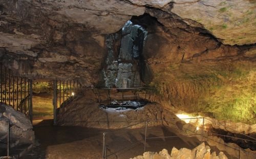 Пещера под Бойницким замком / Bojnicka jaskyna