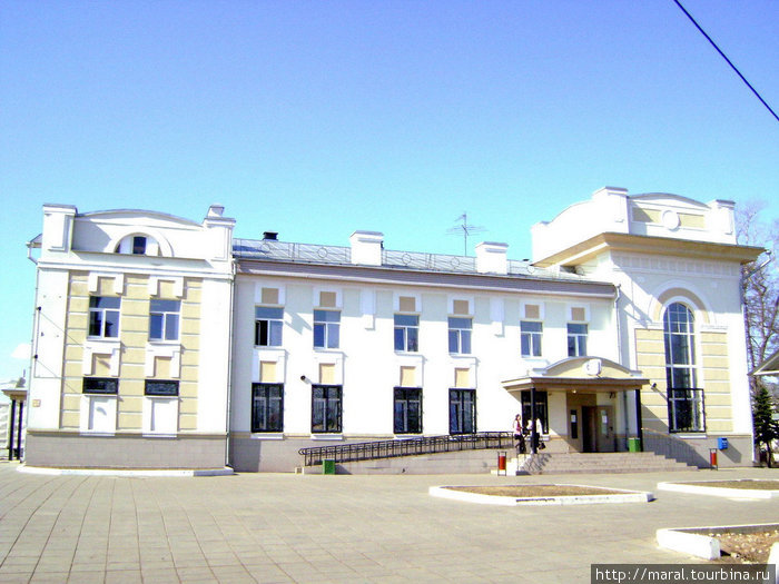 В 2008 году открылся производственно-бытовой корпус дирекции по обслуживанию пассажиров Ярославского отделения СЖД. По внешнему виду он отдалённо напоминает старый вокзал Россия