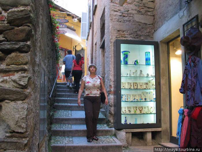 Таких улиц — лестниц там много Стреза, Италия