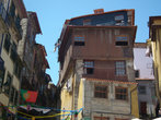 Типичный фасад покинутых домов в Порту.
