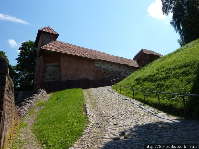 Древний бастион примерно на половине пути к верхней башне. Литва