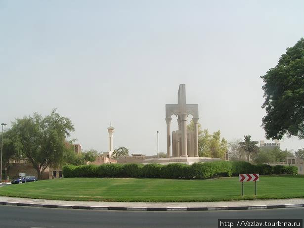 Развязка с памятником Дубай, ОАЭ