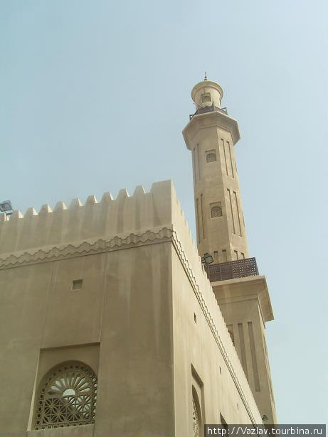 Подле мечети Дубай, ОАЭ