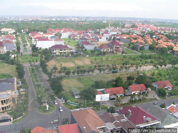 Вид на элитный район Сурабайя, Индонезия