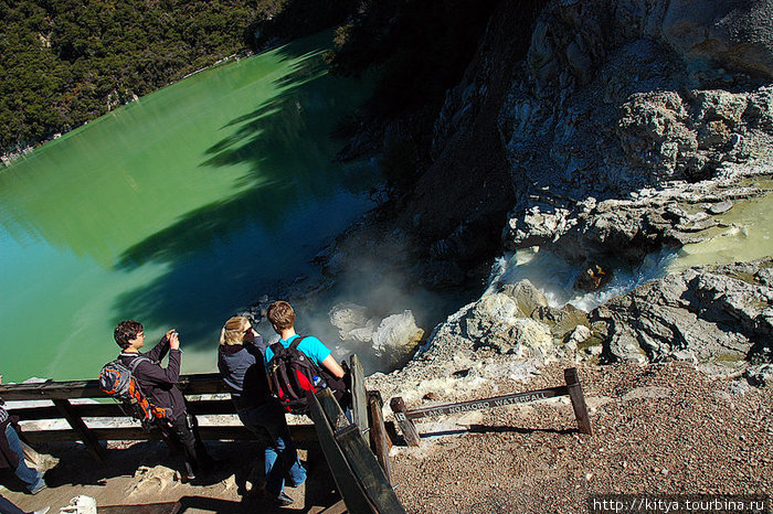 Геотермальная зона Wai-O-Tapu Роторуа, Новая Зеландия