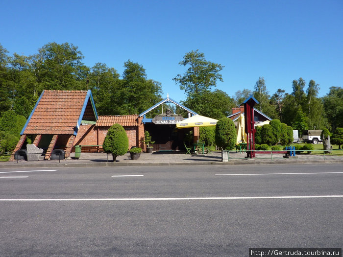 НА въезде в Ниду — ресторан Стары рыбак Неринга, Литва