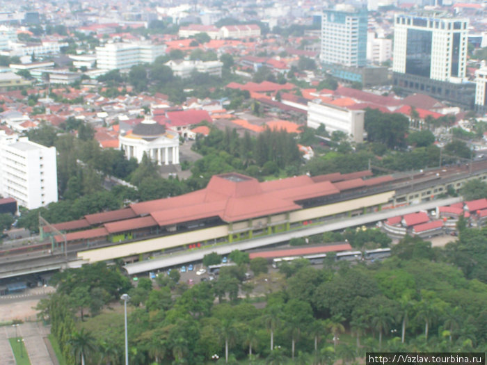 Вокзал Джакарта, Индонезия