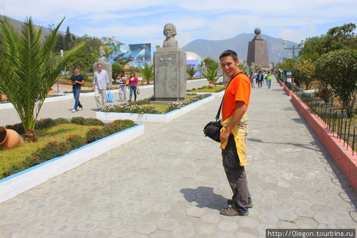 К монументу, на самую середину Кито, Эквадор