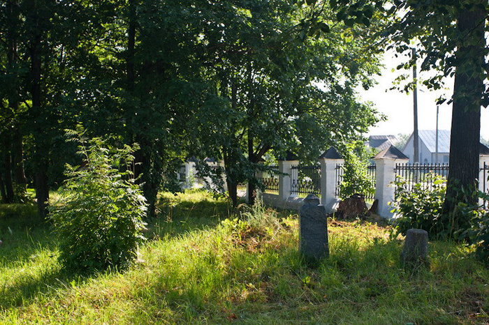 Кладбище на территории церкви Казанской иконы Божией Матери Гороховец, Россия