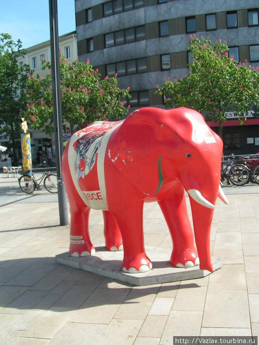Красный слон Земля Северный Рейн-Вестфалия, Германия