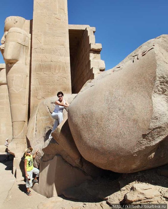 размеры гигантской статуи Рамзеса Луксор, Египет