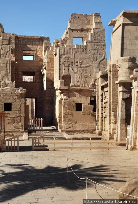 храм рамзеса 3. очень хорошо сохранился Луксор, Египет