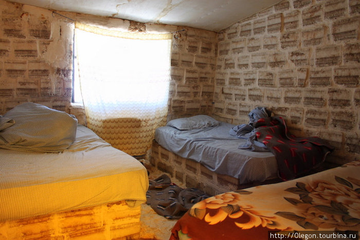 Кровати в номерах не из дуба и не из тика, и даже не из сосны... Уюни, Боливия