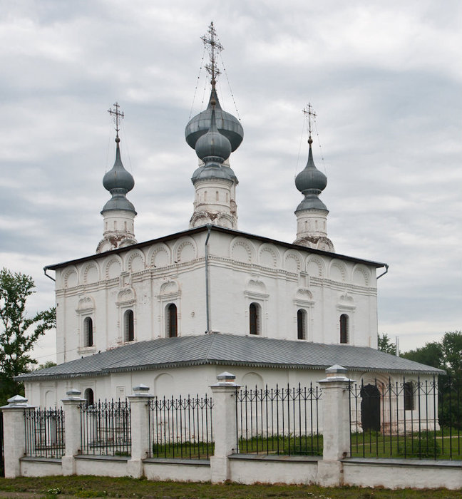 Церковь перед монастырем Суздаль, Россия