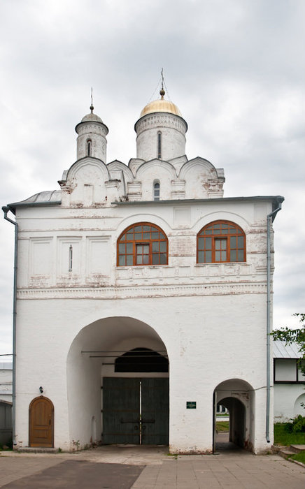 Надвратная церковь Благовещения Пресвятой Богородицы.
Дата постройки: 1515. Суздаль, Россия