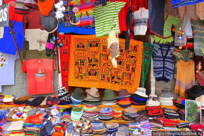 Одежда в Боливии всегда яркая и красивая Копакабана, Боливия