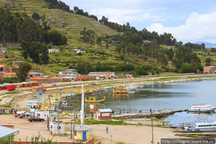 Город на озере Копакабана, Боливия