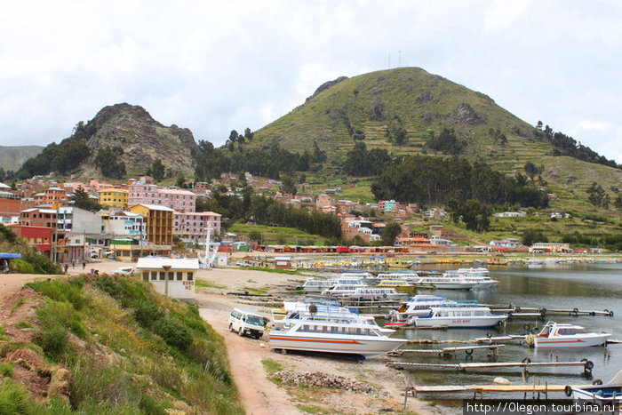 Город на озере Копакабана, Боливия