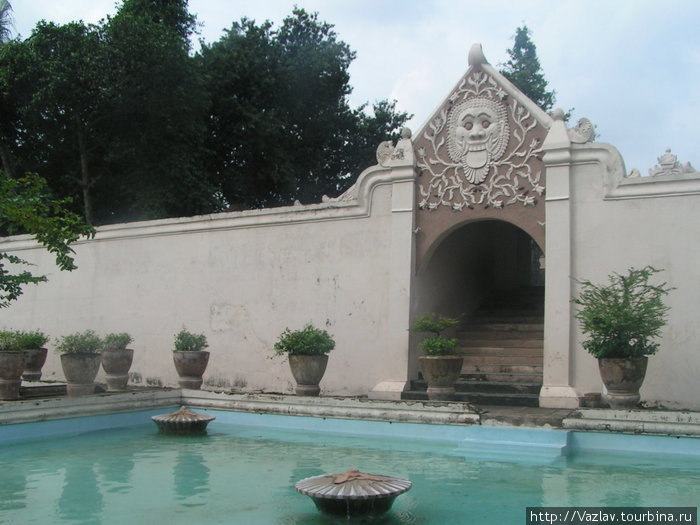Водный дворец / Taman Sari