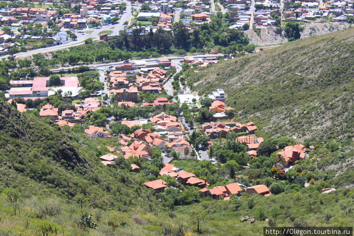 Вид на часть города сверху Кочабамба, Боливия