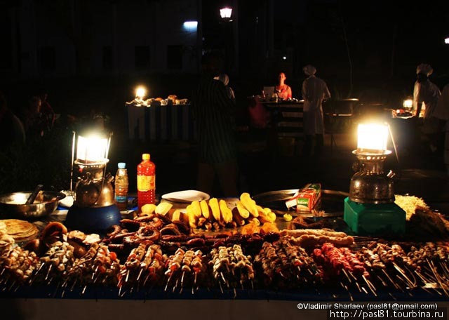 Ночной рынок в Каменном городе. Неплохое место перекусить! Не самое дешевое, но колоритное Остров Занзибар, Танзания
