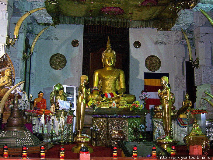 Внутреннее убранство храма Канди, Шри-Ланка