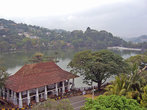 Озеро перед храмом