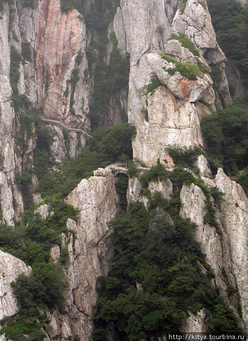 В горах Суншань Шаолинь, Китай