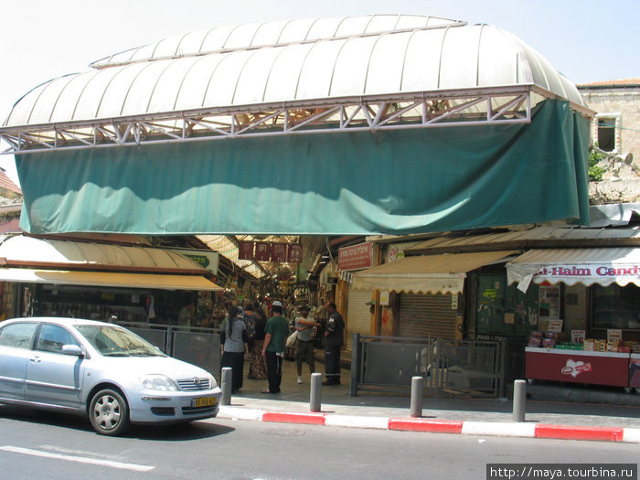 Один из входов в шук Иерусалим, Израиль