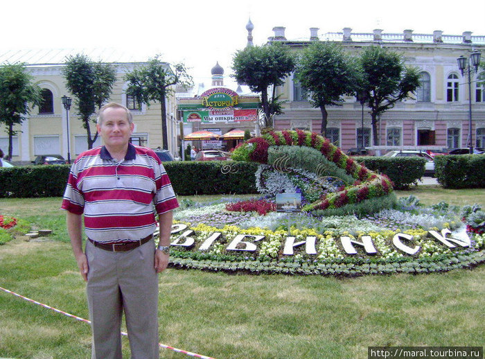 Цветочные шедевры — это подарок тысячелетнему Ярославлю от шестнадцати муниципальных образований региона. Рыбинцы показали талант, изваяв для юбиляра Царь-рыбу