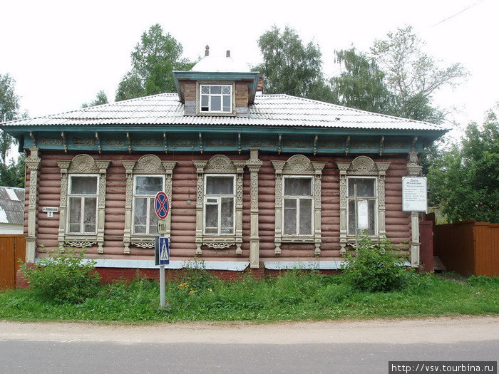 Идем по улицам города. Мышкин, Россия