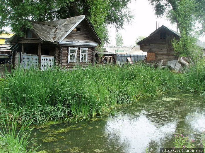 А это воссоздана деревня с домами собранными по бревнышку со всей округи. Мышкин, Россия