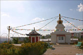 Кагьюпинская ступа Просветления, освящена в июне 1999 года.