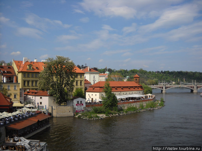 Левый берег Прага, Чехия