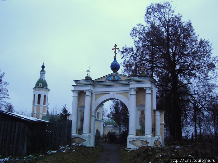Ворота в Пятницкий храм Большое Село, Россия