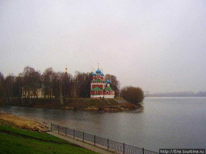 Угличский кремль. Церковь царевича Димитрия на крови. Панорама Углич, Россия