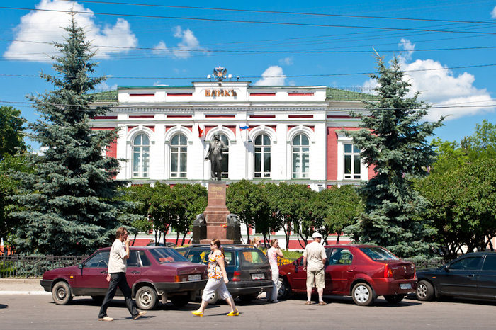 Банк в центре города Владимир, Россия