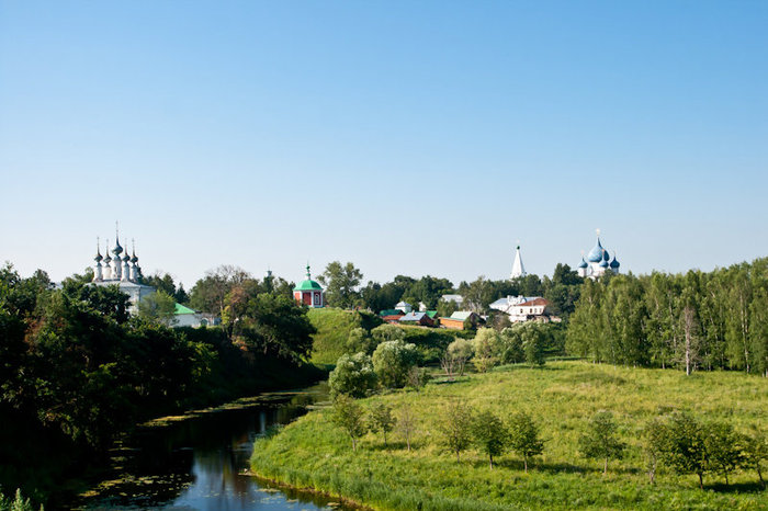 Вид на Кремль с Торговых рядом Суздаль, Россия