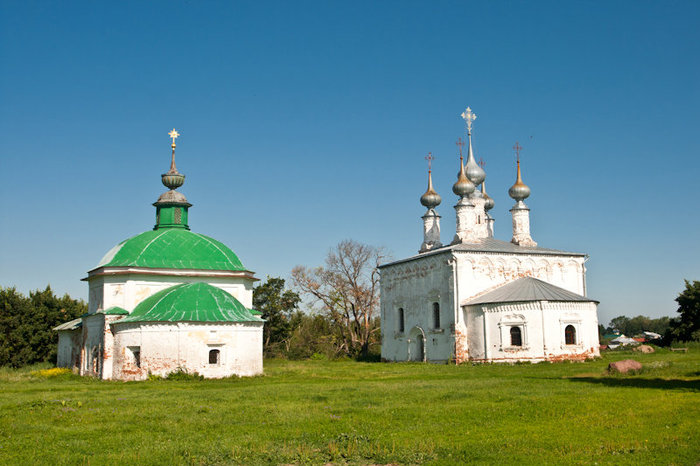 Пятницкая (1772) и Входо-Иерусалимская (1686) церкви Суздаль, Россия