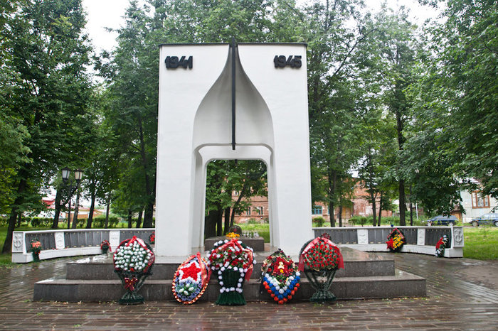 Памятник погибшим в ВОВ (1986) Суздаль, Россия